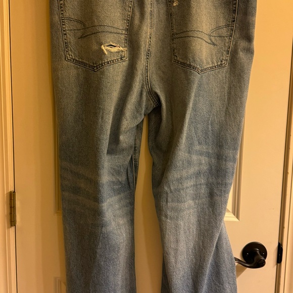 NWT American Eagle Low Rise Baggy Jeans. Size 18 Short - Picture 2 of 9